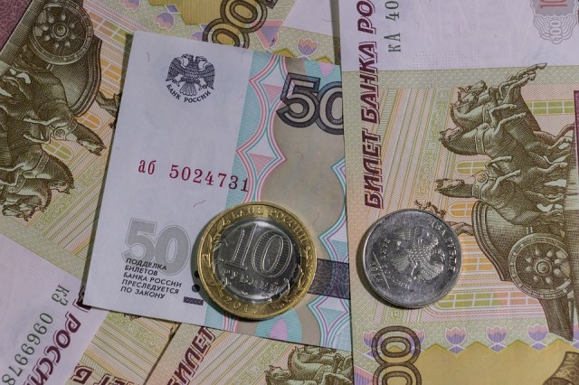 Большинство россиян хранят свои сбережения в рублях