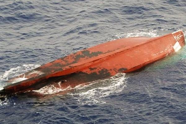 Ямальские спасатели нашли в реке перевёрнутую лодку и два трупа