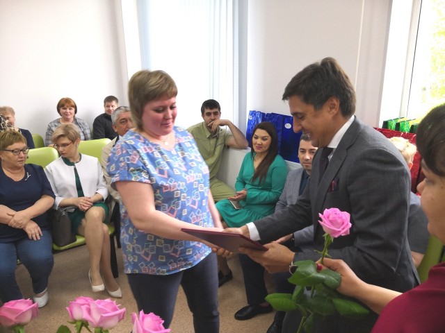Медиков Сургутского района поздравили с профессиональным праздником