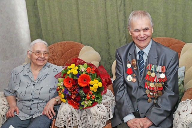 Нефтяники поздравили ветеранов Великой Отечественной войны с Днём Победы