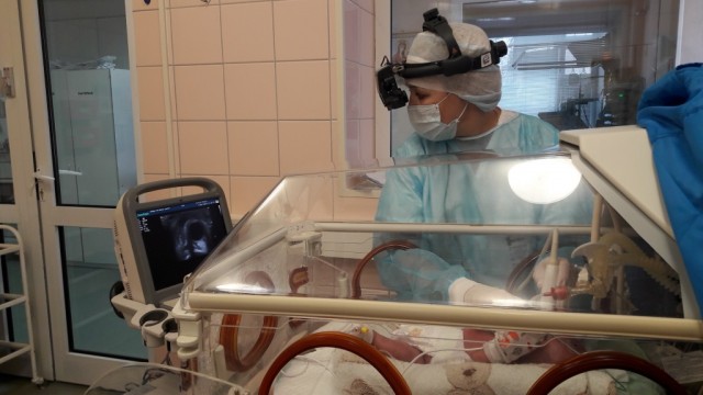 Врачи перинатального центра Сургута спасли зрение младенцу