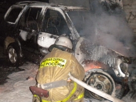 В Сургуте загорелся Toyota Land Cruiser Prado