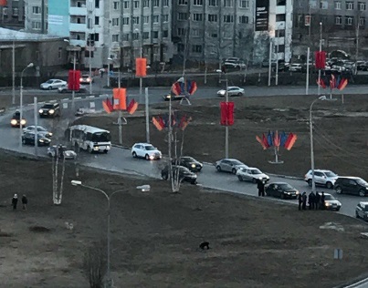 В центре Сургута «Ниссан» на большой скорости сбил женщину