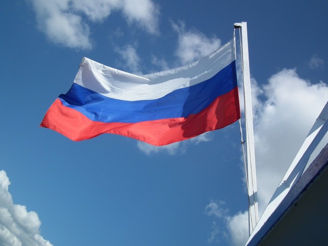Жители Югры с балконов хором спели гимн России