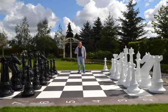 ​В Сургутском районе установят уличные шахматы