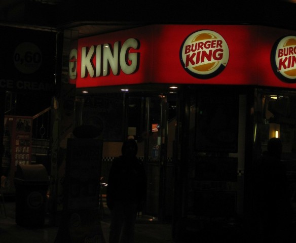 Омский Burger King и Сладуницу оштрафовали за неприятный запах