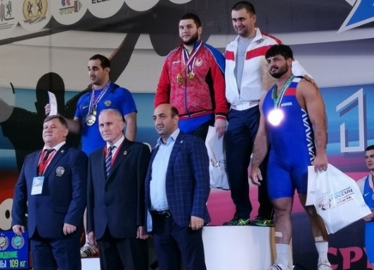 Тяжелоатлеты Сургутского района вернулись с медалями с чемпионата России