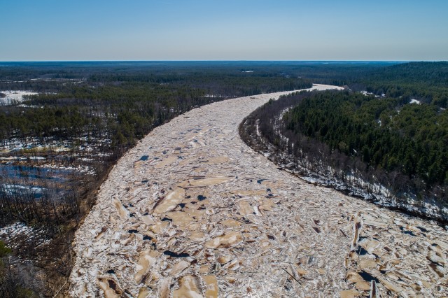 На Ямале реки вскрываются ото льда