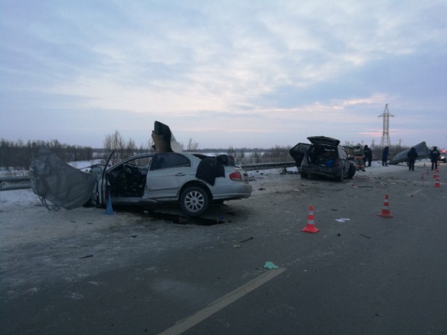 Двое погибли, трое пострадали в аварии под Сургутом