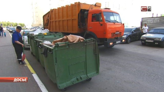 В Сургуте подъезд в одном из домов заполонили мусором