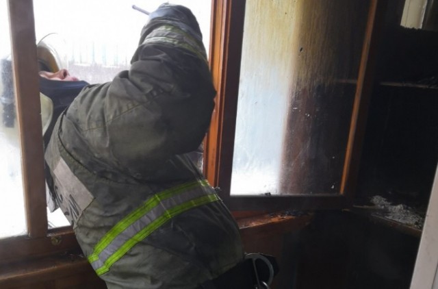 В Нижневартовске из-за окурка сгорели два балкона