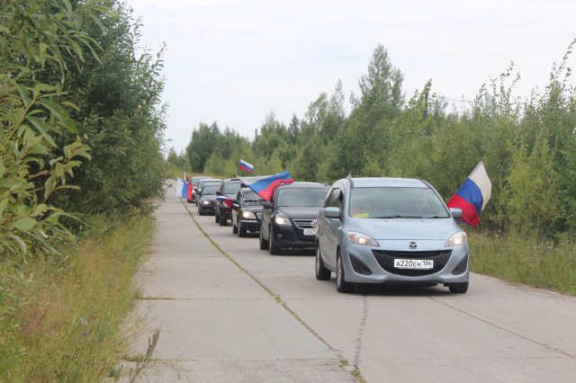 ​В Сургутском районе проходит конкурс в рамках Дня российского флага