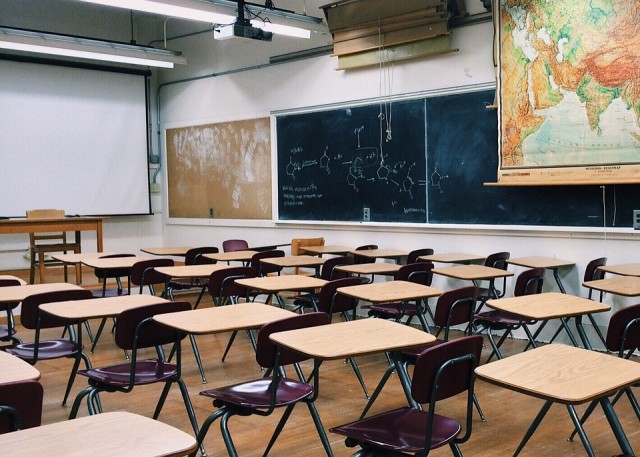 В Урае из-за эпидемии ОРВИ в школах второй раз за год отменили уроки