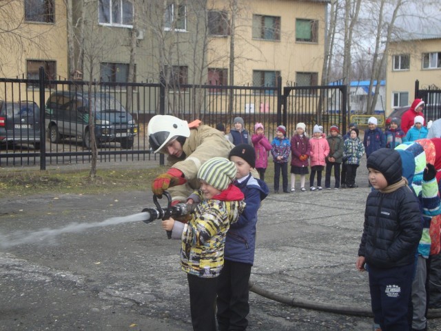 ​Школьники Фёдоровского побывали в гостях у пожарных