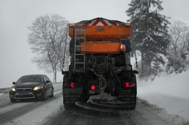 В Нижневартовске за сутки дорожники вывезли 6000 кубов снега