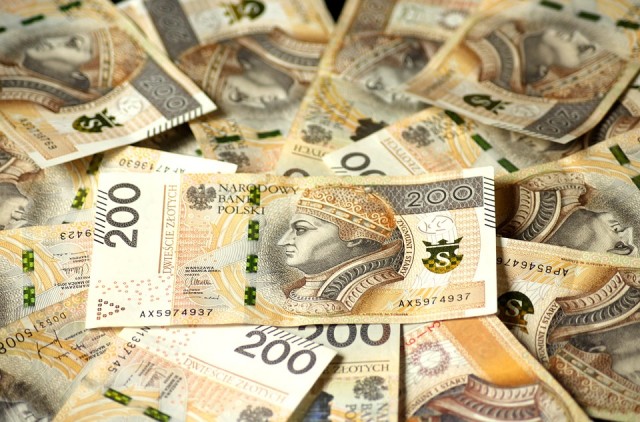 Пенсионерка из Нефтеюганска перевела мошеннику 200 евро