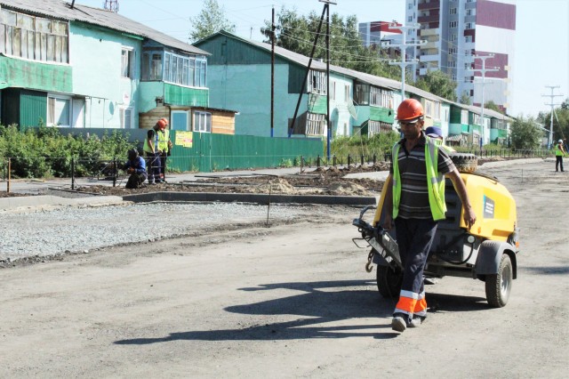 ​В Белом Яре заканчивают реконструкцию дорог и тротуаров