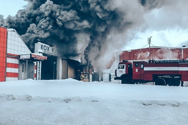 В Ханты-Мансийске огонь уничтожил кафе-бар