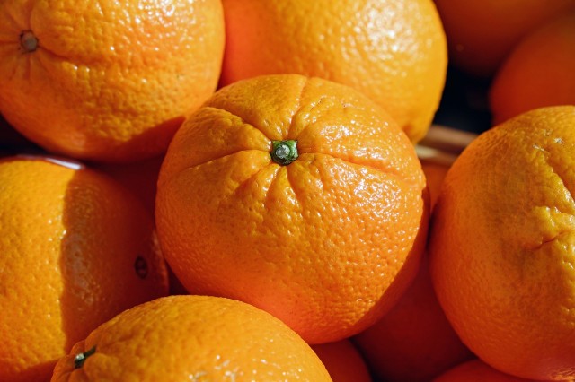 ​В Тюмени в апельсинах обнаружили личинки