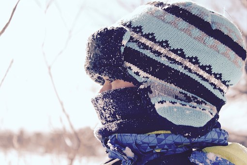В Пермском крае инспекторы ДПС спасли семью с детьми от замерзания