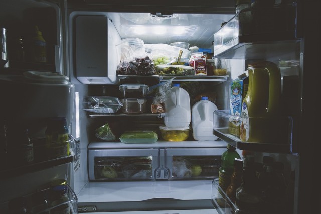 Сколько и как хранить продукты в холодильнике