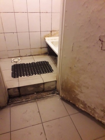 Студентку ужаснуло состояние общежития престижного новгородского колледжа