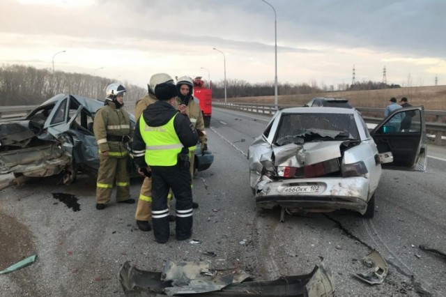 Мужчина погиб в результате жёсткого ДТП с тремя автомобилями на трассе М5 в Башкирии