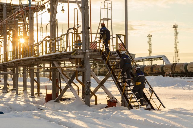 На Сургутском ЗСК выработана 10-миллионная тонна арктического дизельного топлива