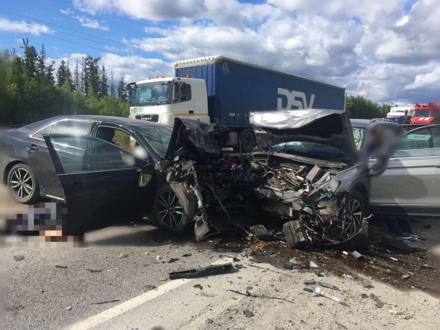 На автодороге Тюмень-Ханты-Мансийск столкнулись две иномарки. Есть погибший