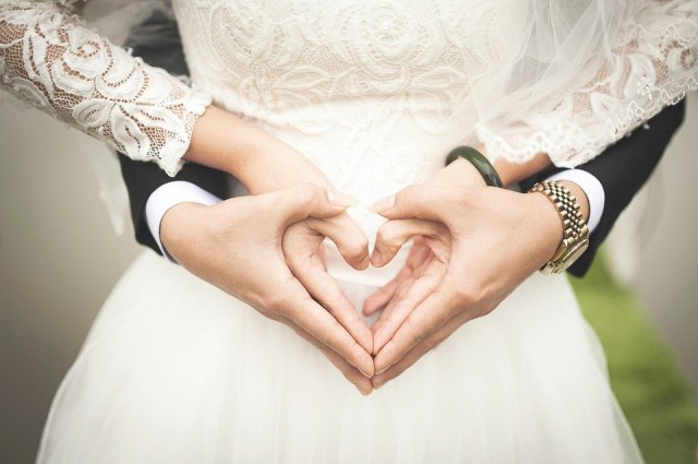 В Сургутском районе в 2021 году 319 пар поженились, 310 - развелись