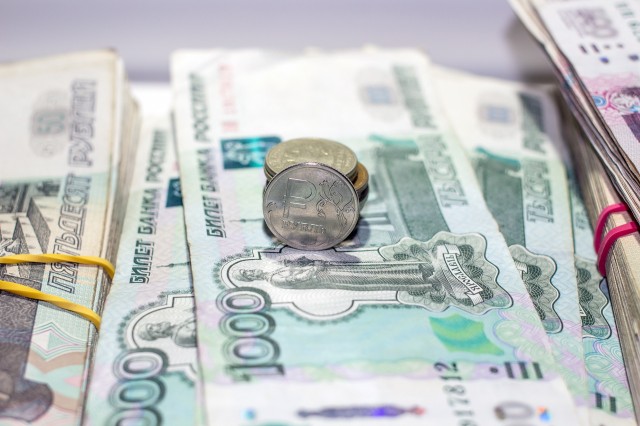 Долги невыездных тюменцев достигли более 17 млрд рублей