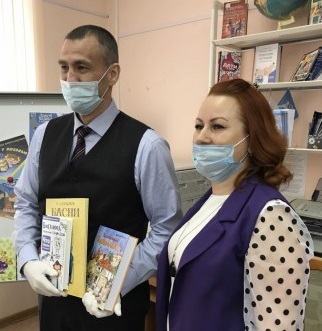Глава Сургутского района поддержал акцию «Дарите книги с любовью»