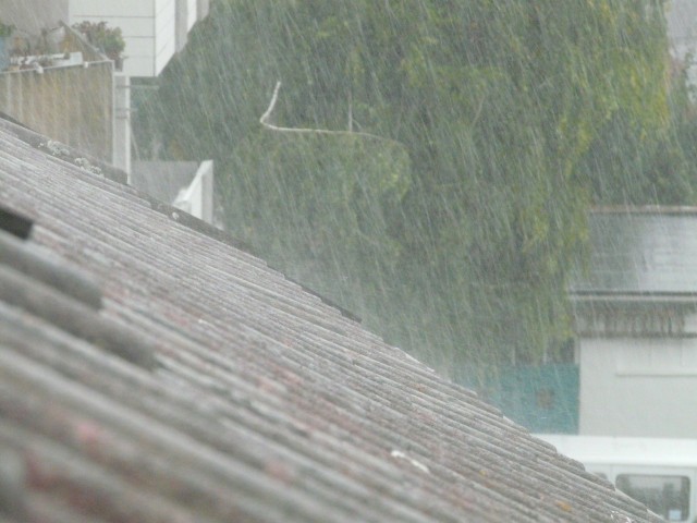 ​В Сургуте ремонт крыши обернулся потопом для десятков квартир