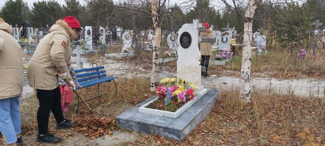В Фёдоровском юнармейцы привели в порядок места захоронений ветеранов