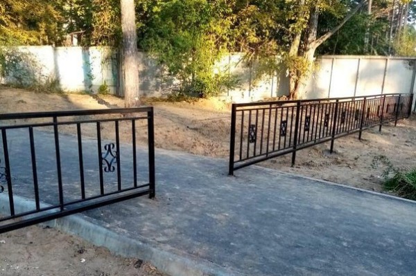 Автолюбители превратили новый тротуар в трассу в центре Читы Автолюбители превратили новый тротуар в трассу в центре Читы
