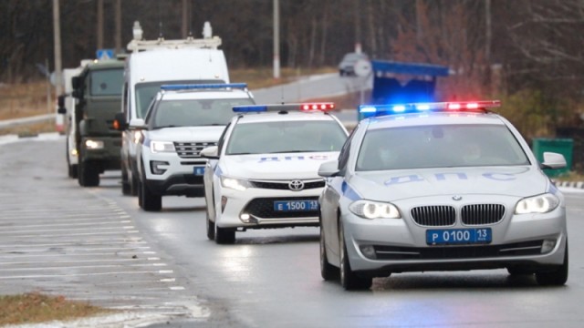 ​В Саранске полицейские устроили автопробег по городу в честь своего праздника