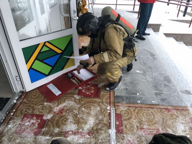 На базе лянторского ДК «Нефтяник» прошли пожарно-тактические учения