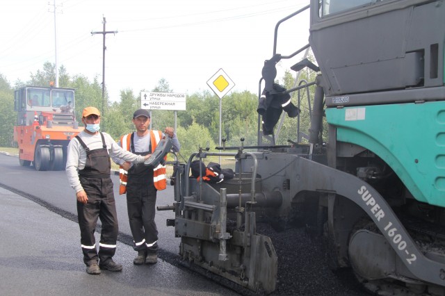 Сургутнефтегаз помогает ремонтировать дороги в Лянторе