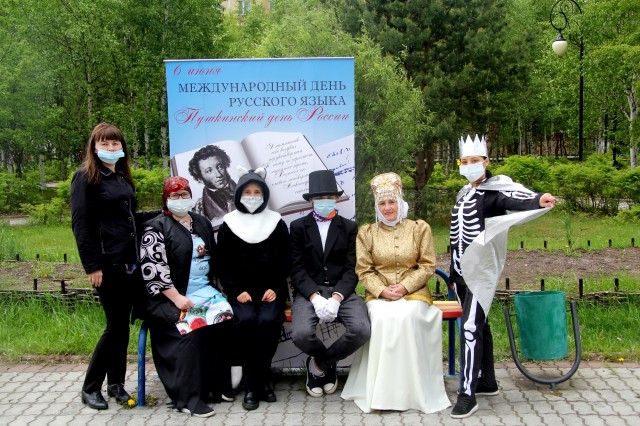 Пушкинский день в Лянторе отметили декламацией стихов и сказочным квестом