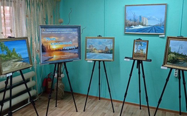 К 90-летию Лянтора в местном музее открыли выставку картин Светланы Омельченко