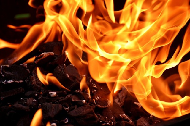 В Сургуте сгорел дачный дом: погибли двое детей