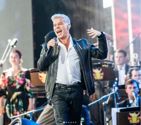На концерт Олега Газманова в Архангельске пришли сотни людей