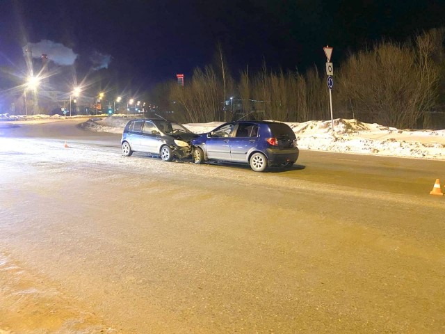 В Югре в ДТП пострадали маленькие дети В Югре в ДТП пострадали маленькие дети