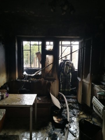 28 человек были эвакуированы при пожаре в жилом доме в Югре, трое пострадали