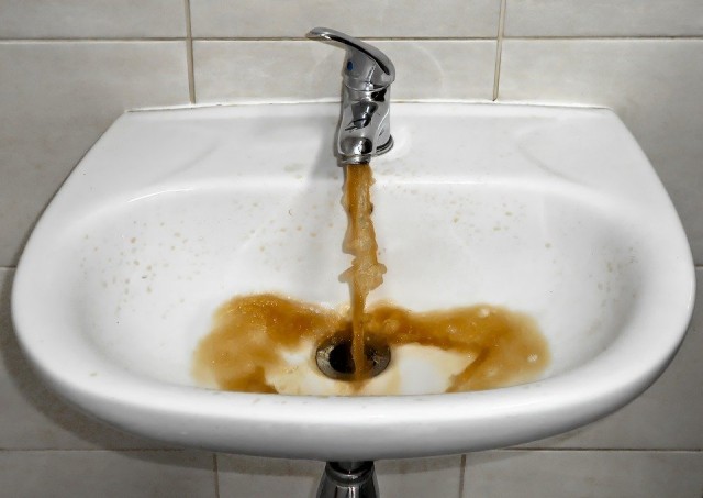 Водоканал оправдывается из-за плохого качества воды в Тюмени