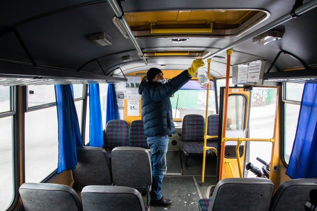 ​В Фёдоровском проверили, как пассажиры автобусов соблюдают масочный режим