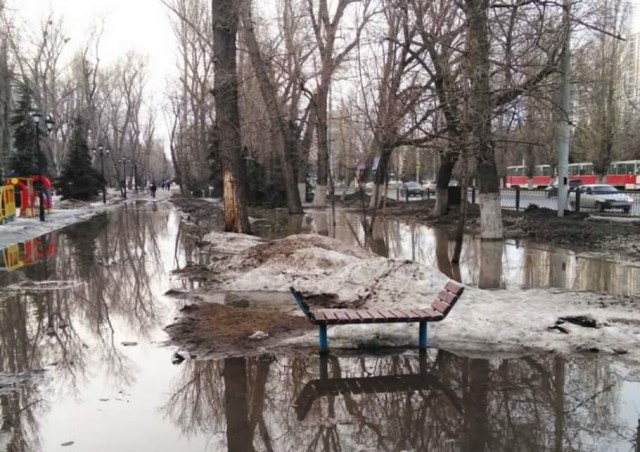 В Саратове затопило пешеходный бульвар на 50 лет Октября
