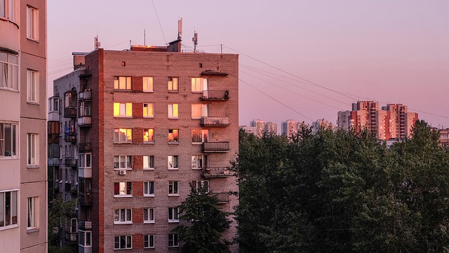 В Рязани мужчина справляет нужду из окон 9-этажки на ул. Новосёлов