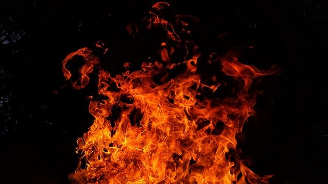 В Череповце в «ЧМК-1» дачный дом сгорел дотла