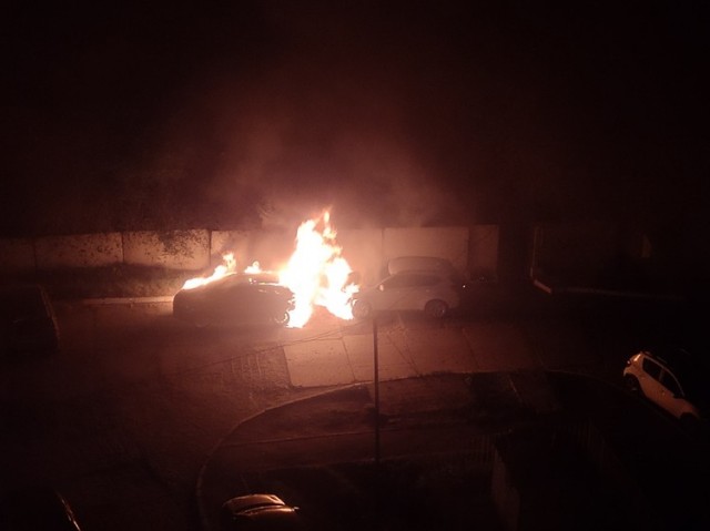 В Саратовской области в Энгельсе на ул. Кондакова, 48 сгорели две легковушки